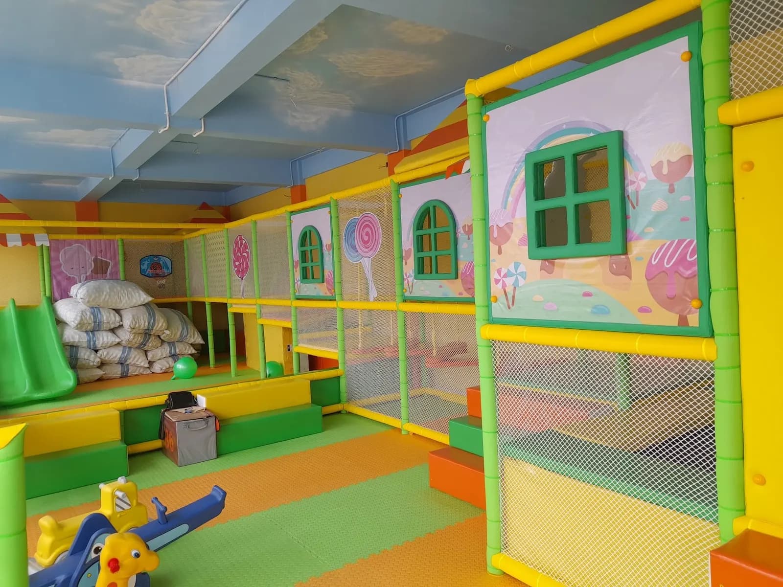 Area bermain Creative Zone Playground