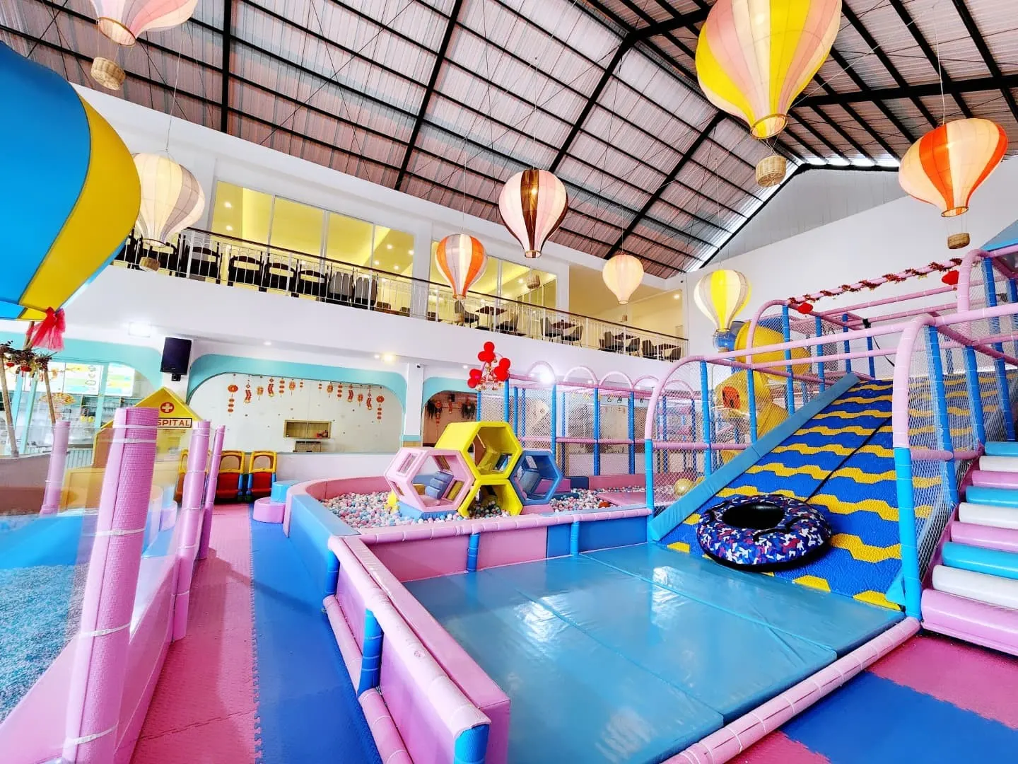 Playground indoor Sora yang ber-AC