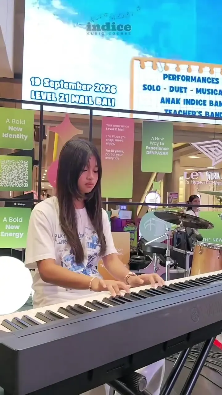 Murid piano Indice bermain di panggung Student Performances Vol. 42