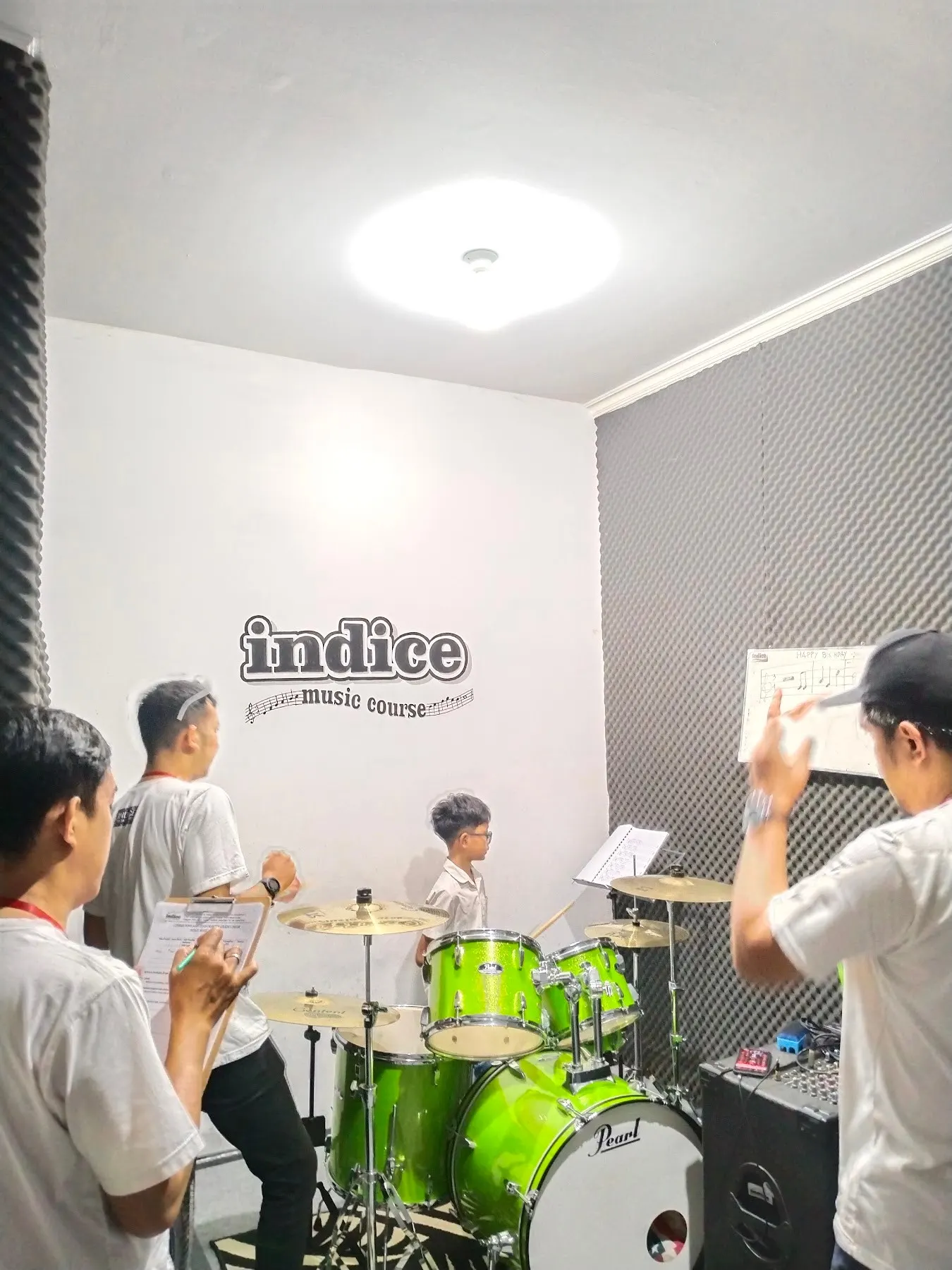 Latihan band di studio Indice Kebo Iwa