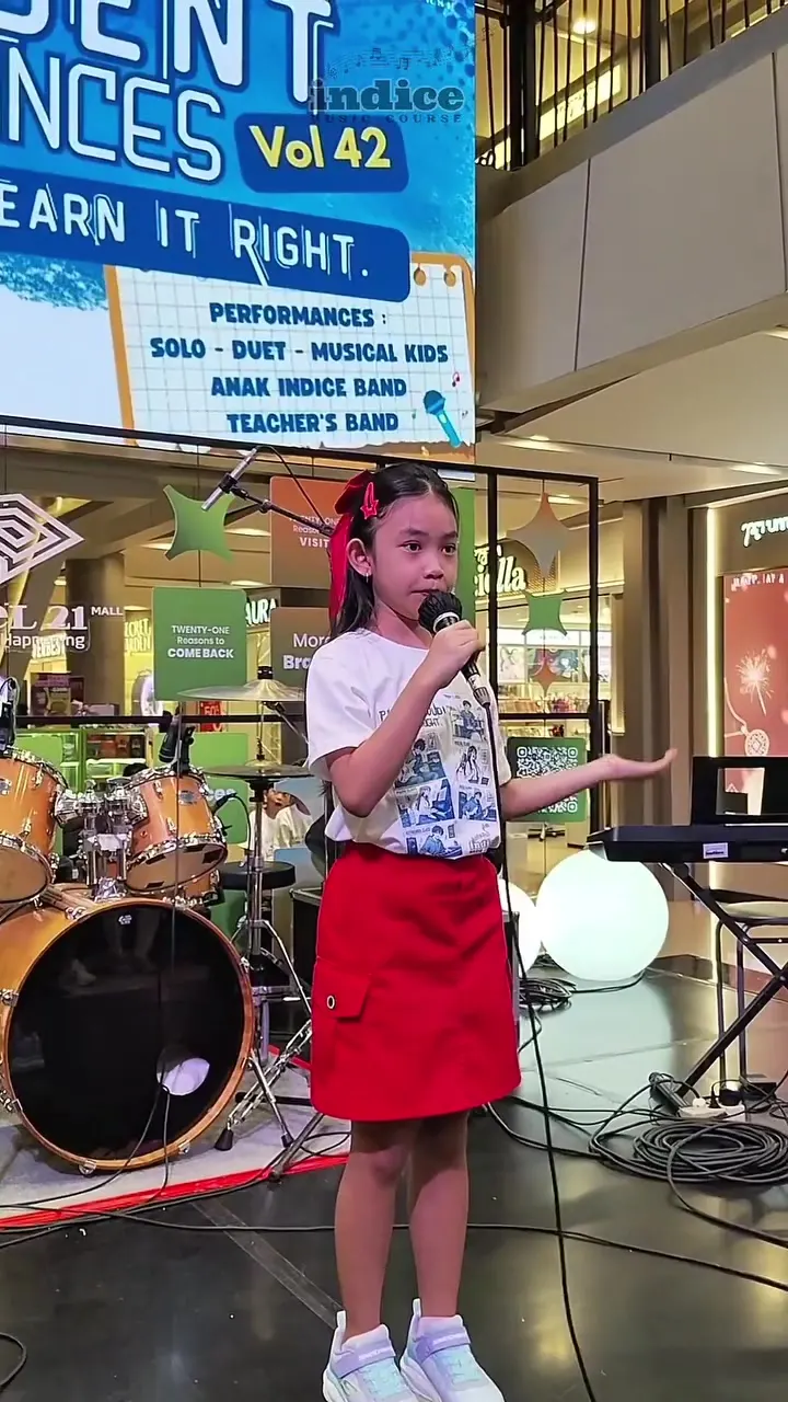 Murid vokal cilik tampil di Level 21 Mall Bali