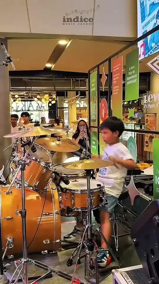 Murid drum Indice tampil di Student Performances Vol. 42, Level 21 Mall Bali